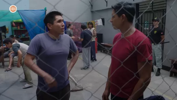 León enterándose los planes de Claudio en Luz de Luna 4