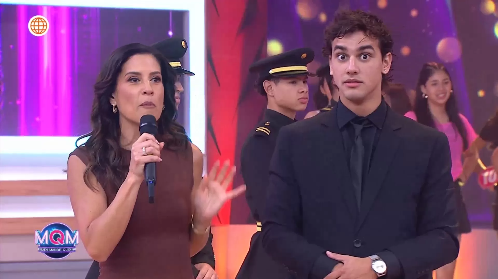 Gabriel Meneses sorprendido y entre risas tras 'desmayo' de María Pía Copello.