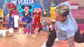 Mario Hart sufrió percance al hacer planchas en vivo.