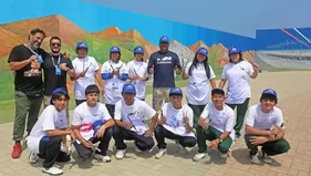 Niños de Lurín pintan los murales temáticos más grandes del Perú
