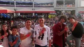 Elenco de Pulseras Rojas convocó a todos sus fans en firma de autógrafos