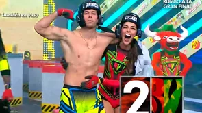 Luciana Fuster se burló de Patricio Parodi al mostrar sus abdominales como lo hace Fabio Agostini