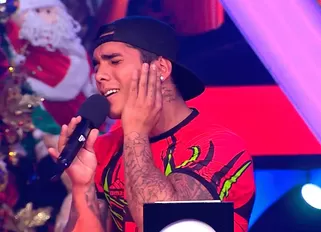 ¿A quién dedicó Raúl romántica canción?