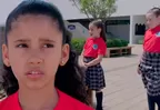 Luz nuevamente fue víctima de bullying por dos compañeras del colegio